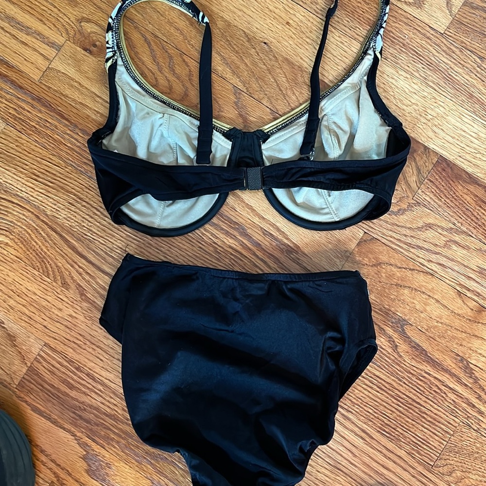Roxanne 2pc black white gold swimsuit underwirebra size10/cup32D.Gently used. - Picture 3 of 8